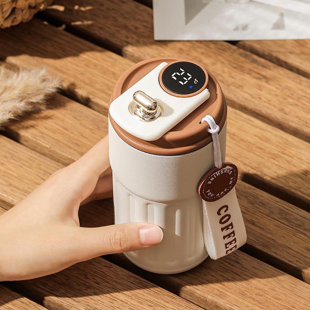 Coffee mug insulated with temperature display